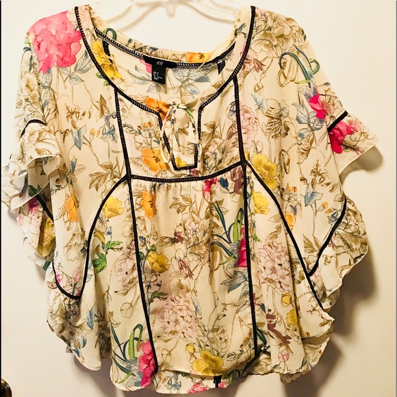 Forever 21 Tops - Feminine Flowy Floral Top